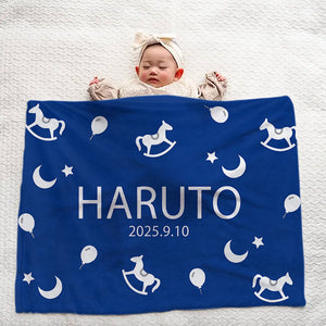 出産祝いに名前入り大判ブランケット 女の子 男の子 赤ちゃん ベイビー★ 最高のギフト★ 小さな木馬  瑠璃紺   - 9/19
